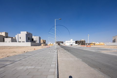 Land in Abu Dhabi, UAE 3716 sq.m. № 615069 - photo 1