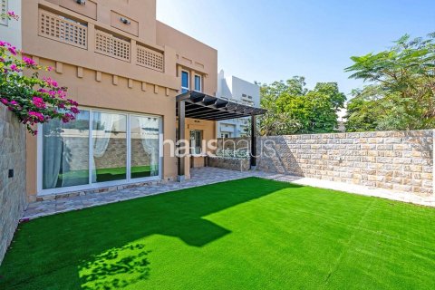 Villa in The Lakes, Dubai, UAE 3 bedrooms, 282 sq.m. № 626062 - photo 3
