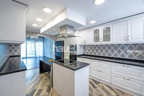 Villa in The Lakes, Dubai, UAE 3 bedrooms, 282 sq.m. № 626062 - photo 2