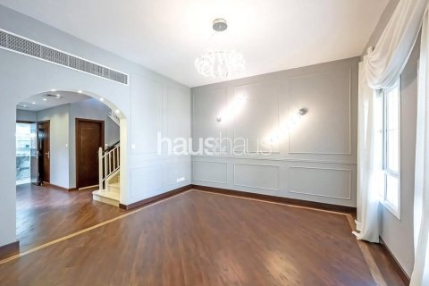 Villa in The Lakes, Dubai, UAE 3 bedrooms, 282 sq.m. № 626062 - photo 8