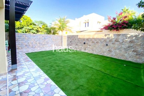 Villa in The Lakes, Dubai, UAE 3 bedrooms, 282 sq.m. № 626062 - photo 12