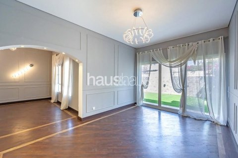 Villa in The Lakes, Dubai, UAE 3 bedrooms, 282 sq.m. № 626062 - photo 1