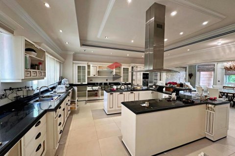Villa in Al Bateen, Abu Dhabi, UAE 7 bedrooms, 1394 sq.m. № 600946 - photo 9