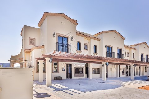 Khalifa City, Abu Dhabi, UAE의 판매용 타운하우스 침실 3개, 172제곱미터 번호 615226 - 사진 1