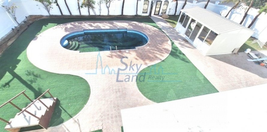 Villa in Al Barsha, Dubai, UAE 5 bedrooms, 650.3 sq.m. № 566089