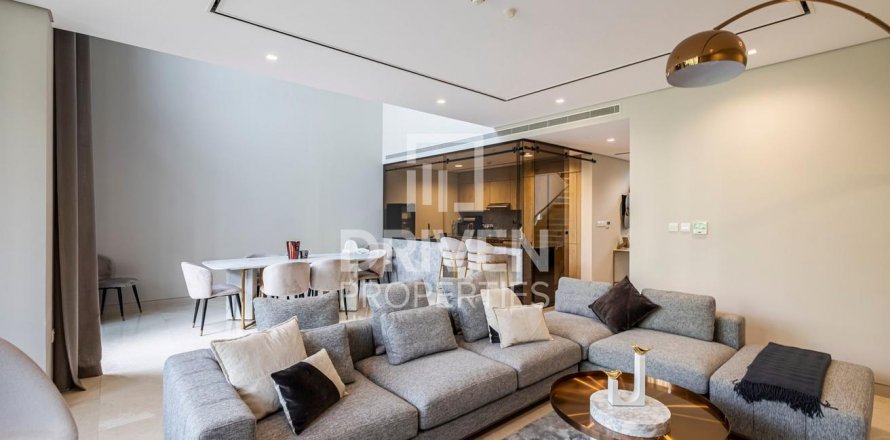 Jumeirah、Dubai、UAEにあるヴィラ 3ベッドルーム、258 m2 No601878
