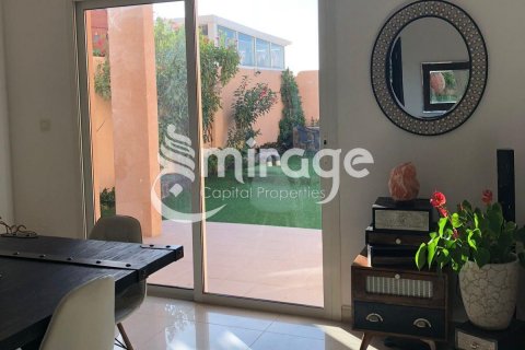 טאונהאוס למכירה ב Al Reef, Abu Dhabi, איחוד האמירויות  5 חדרי שינה, 273.4 מ"ר, מספר 596935 - תמונה 3