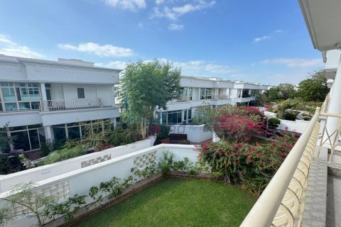 Vila di Umm Suqeim, Dubai, UEA 4 kamar tidur, 371.6 m2 nomor 632025 - foto 3