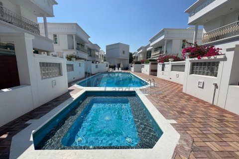Vila di Umm Suqeim, Dubai, UEA 4 kamar tidur, 371.6 m2 nomor 632025 - foto 23
