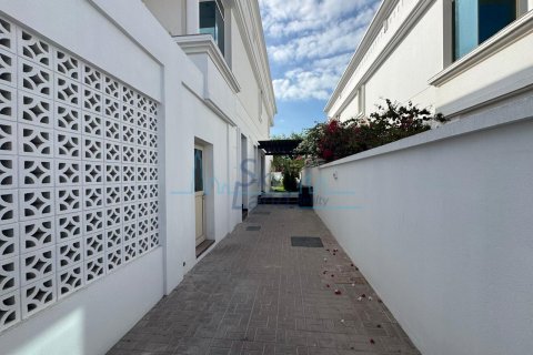 Vila di Umm Suqeim, Dubai, UEA 4 kamar tidur, 371.6 m2 nomor 632025 - foto 19