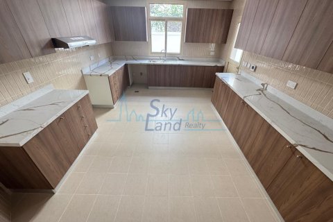 Vila di Umm Suqeim, Dubai, UEA 4 kamar tidur, 371.6 m2 nomor 632025 - foto 9