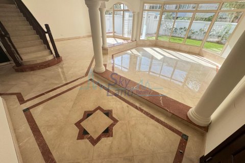 Vila di Umm Suqeim, Dubai, UEA 4 kamar tidur, 371.6 m2 nomor 632025 - foto 17
