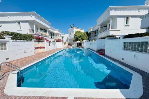 Vila di Umm Suqeim, Dubai, UEA 4 kamar tidur, 371.6 m2 nomor 632025 - foto 2