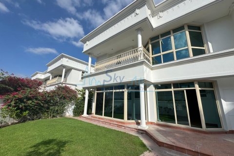 Vila di Umm Suqeim, Dubai, UEA 4 kamar tidur, 371.6 m2 nomor 632025 - foto 1
