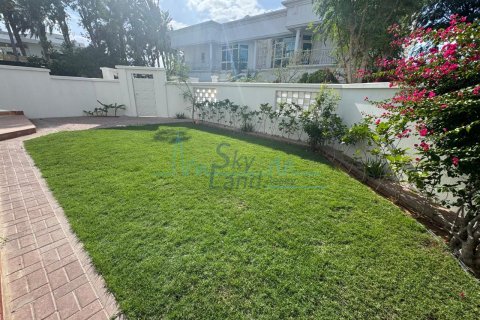 Vila di Umm Suqeim, Dubai, UEA 4 kamar tidur, 371.6 m2 nomor 632025 - foto 38