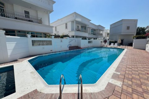 Vila di Umm Suqeim, Dubai, UEA 4 kamar tidur, 371.6 m2 nomor 632025 - foto 18
