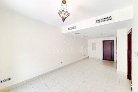 Apartment in Old Town, Dubai, UAE 1 bedroom, 72.9 sq.m. № 589342 - photo 4