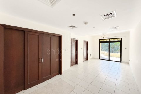 Apartment in Old Town, Dubai, UAE 1 bedroom, 72.9 sq.m. № 589342 - photo 2