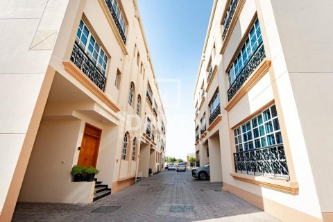 Mirdif、Dubai、UAE にあるヴィラ販売中 4ベッドルーム、1290 m2、No602280 - 写真 10