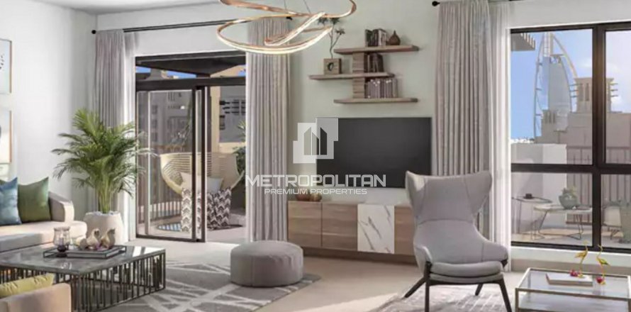 Apartment in Umm Suqeim, Dubai, UAE 2 bedrooms, 111 sq.m. № 592806