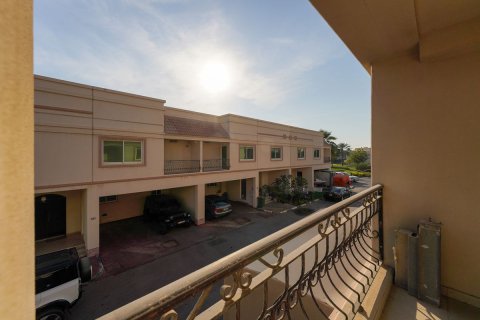 Pronë komerciale në Abu Dhabi, Emiratet e Bashkuara Arabe 4 dhoma gjumi, 249 m2. № 594736 - Foto 3