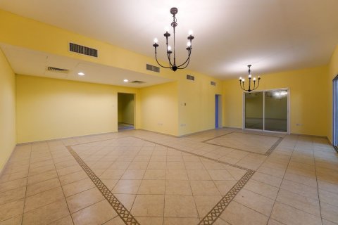 Pronë komerciale në Abu Dhabi, Emiratet e Bashkuara Arabe 4 dhoma gjumi, 249 m2. № 594736 - Foto 2