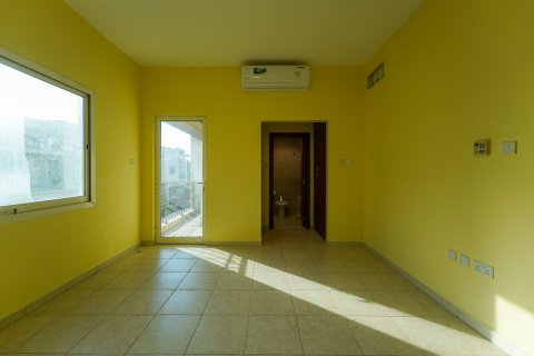 Pronë komerciale në Abu Dhabi, Emiratet e Bashkuara Arabe 4 dhoma gjumi, 249 m2. № 594736 - Foto 11