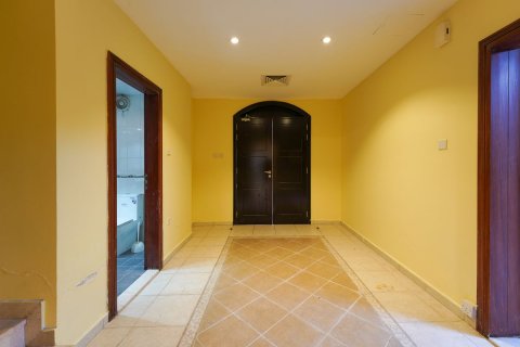 Pronë komerciale në Abu Dhabi, Emiratet e Bashkuara Arabe 4 dhoma gjumi, 249 m2. № 594736 - Foto 9