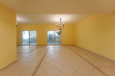 Pronë komerciale në Abu Dhabi, Emiratet e Bashkuara Arabe 4 dhoma gjumi, 249 m2. № 594736 - Foto 4