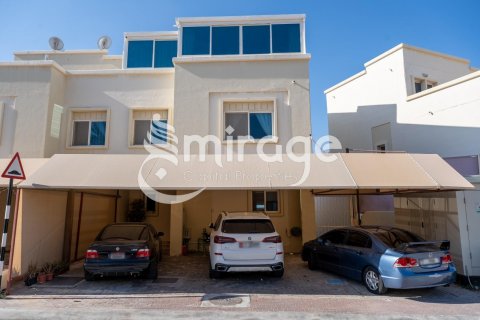 Vila v Al Reef, Abu Dhabi, SAE 5 ložnice, 273.3 m² Č.: 597176 - fotografie 1