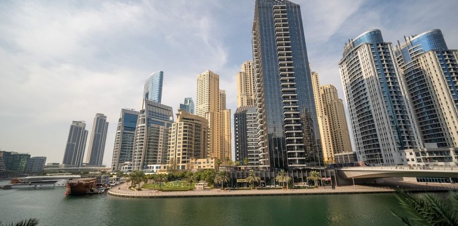 Commercial property in Dubai Marina, UAE 178 sq.m. № 593891