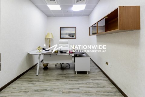 Office in Abu Dhabi, UAE 160 sq.m. № 633209 - photo 12