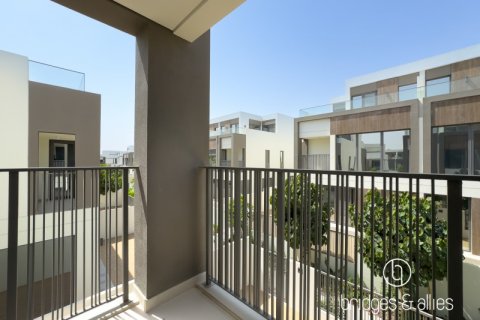 Vilă de închiriat în Dubai, EAU 4 dormitoare, 316.9 mp.  №628911 - poză 17