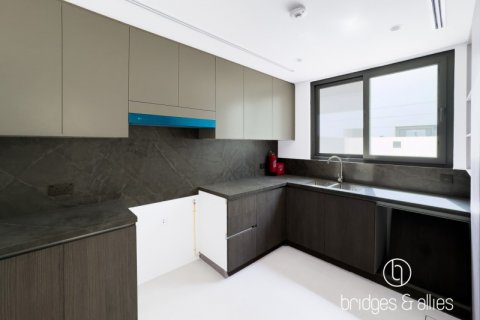 Vilă de închiriat în Dubai, EAU 4 dormitoare, 316.9 mp.  №628911 - poză 8