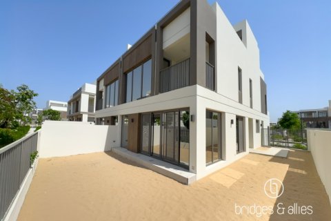 Vilă de închiriat în Dubai, EAU 4 dormitoare, 316.9 mp.  №628911 - poză 1