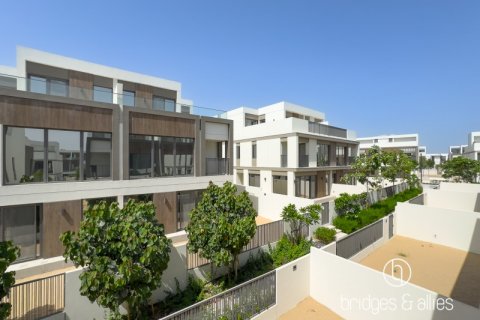 Vilă de închiriat în Dubai, EAU 4 dormitoare, 316.9 mp.  №628911 - poză 15