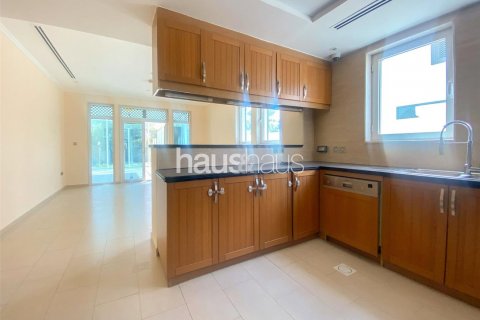 Vilë në Jumeirah Park, Dubai, Emiratet e Bashkuara Arabe 3 dhoma gjumi, 325 m2. № 626436 - Foto 9