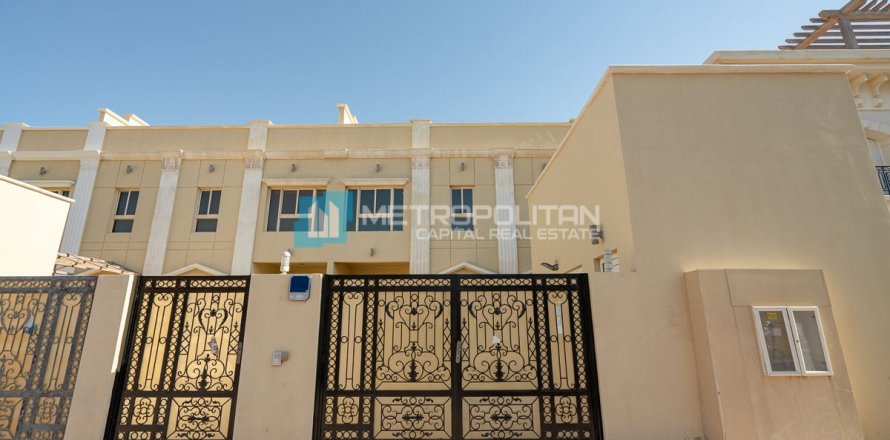 Commercial property in Al Nahyan Camp, Abu Dhabi, UAE 4 bedrooms, 310 sq.m. № 594961