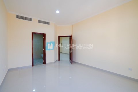 Commercial property in Al Nahyan Camp, Abu Dhabi, UAE 4 bedrooms, 310 sq.m. № 594961 - photo 7