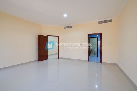 Commercial property in Al Nahyan Camp, Abu Dhabi, UAE 4 bedrooms, 310 sq.m. № 594961 - photo 2