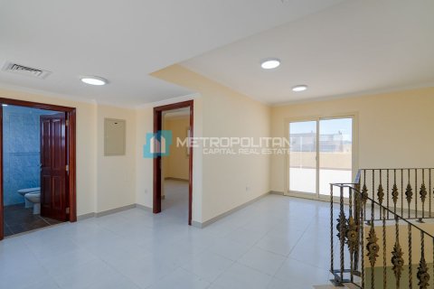 Commercial property in Al Nahyan Camp, Abu Dhabi, UAE 4 bedrooms, 310 sq.m. № 594961 - photo 9