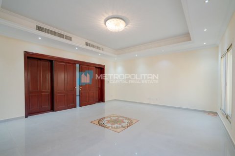 Commercial property in Al Nahyan Camp, Abu Dhabi, UAE 4 bedrooms, 310 sq.m. № 594961 - photo 6
