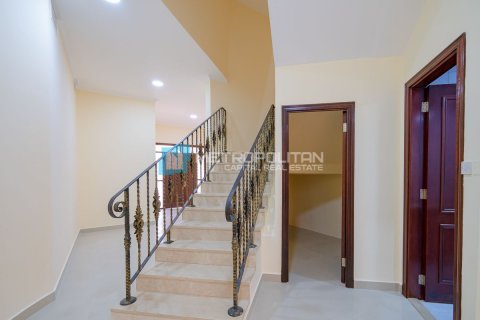 Commercial property in Al Nahyan Camp, Abu Dhabi, UAE 4 bedrooms, 310 sq.m. № 594961 - photo 8