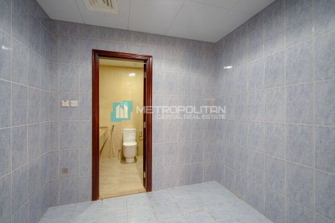 Commercial property in Al Nahyan Camp, Abu Dhabi, UAE 4 bedrooms, 310 sq.m. № 594961 - photo 12