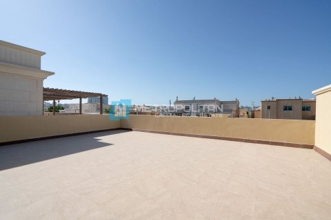 Commercial property in Al Nahyan Camp, Abu Dhabi, UAE 4 bedrooms, 310 sq.m. № 594961 - photo 4