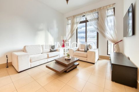 Apartment in Old Town, Dubai, UAE 2 bedrooms, 126 sq.m. № 627534 - photo 1