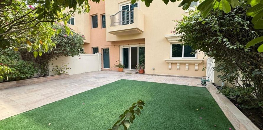 Shtëpi në qytet në Dubai Sports City, Emiratet e Bashkuara Arabe 4 dhoma gjumi, 247 m2. № 628571