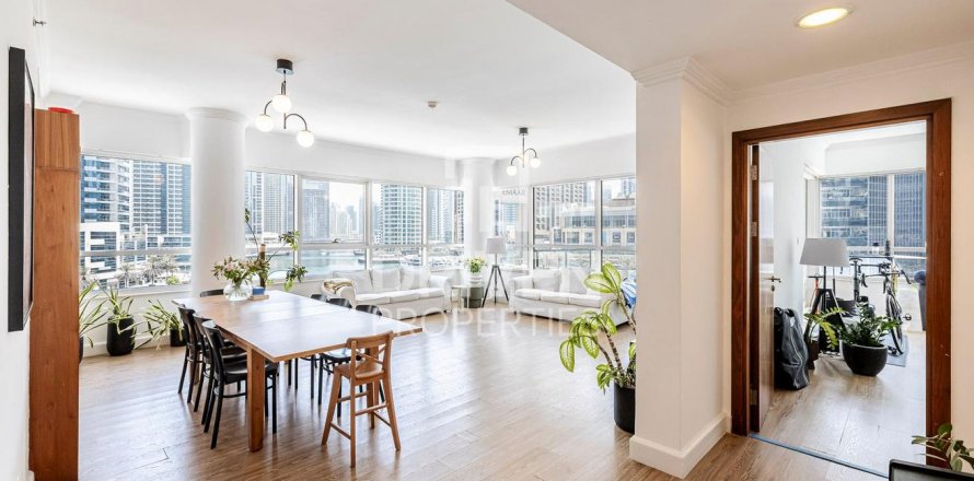 Apartment in Dubai Marina, UAE 3 bedrooms, 192 sq.m. № 602667