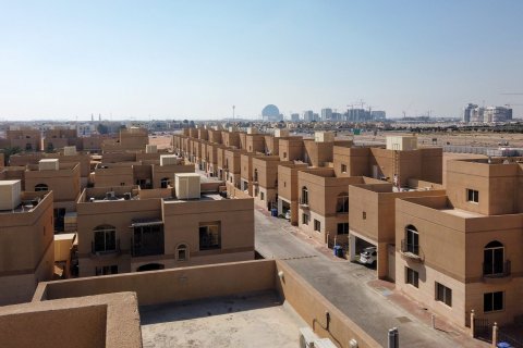 Al Rabiah Compound v Khalifa Street, Abu Dhabi, SAE Č.: 200945