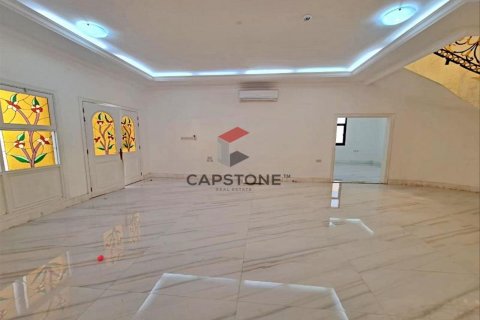 Villa para arrendamento em Al Ain, EAU 6 quartos, 111 m2 № 604556 - foto 11